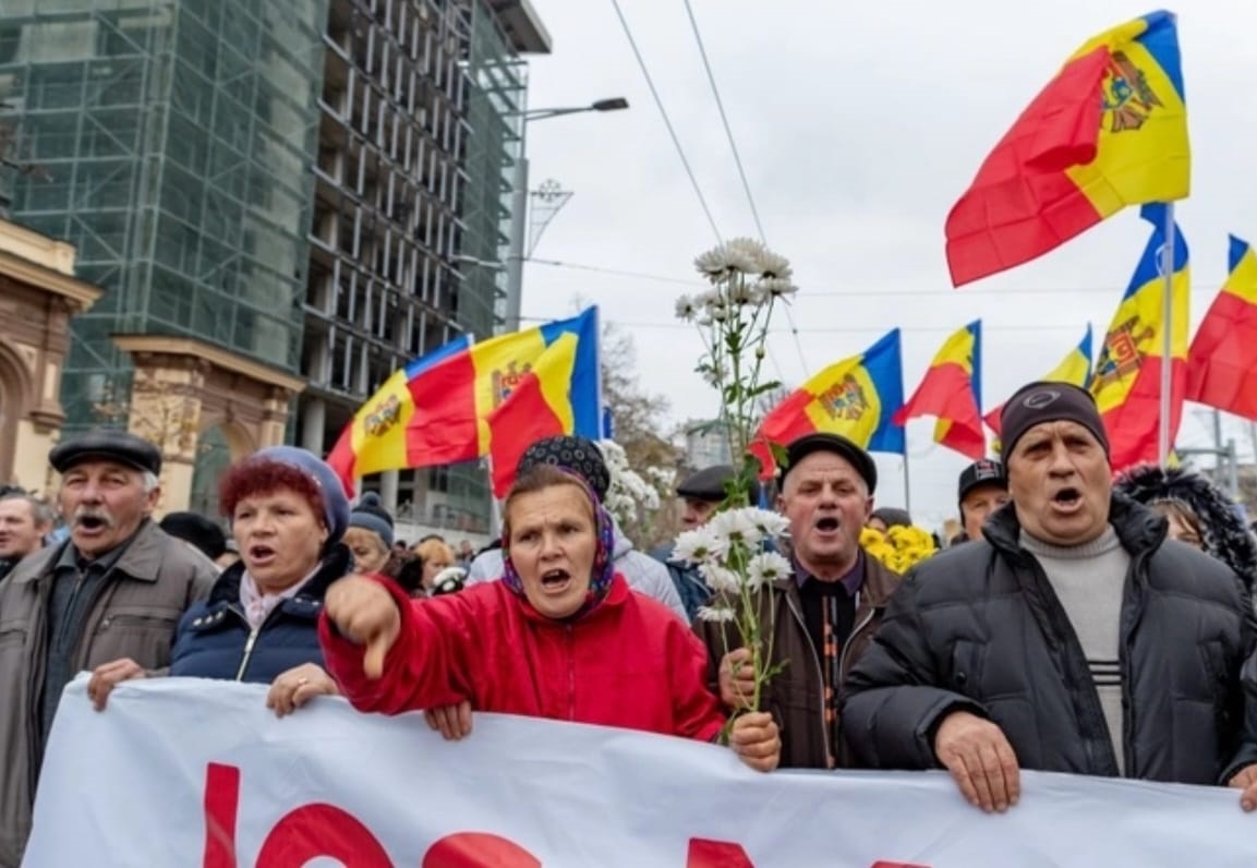 Una protesta in Moldavia per la crisi energetica © Vudi Xhymshiti/Anadolu Agency via Getty Images